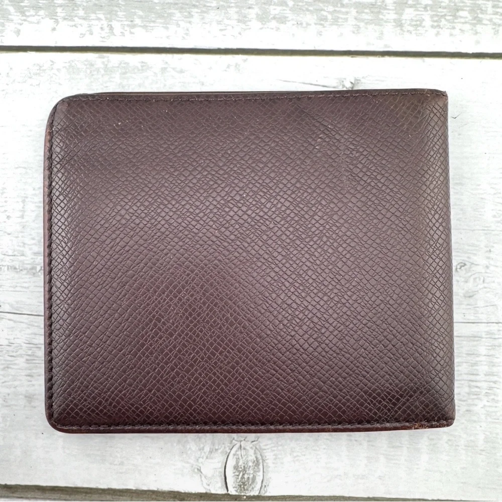 AUTHENTIC Louis Vuitton wallet. Dark brown.